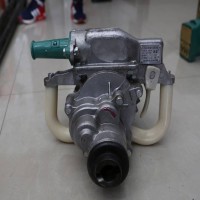 煤电钻主要用于对煤层及软岩石进行钻孔